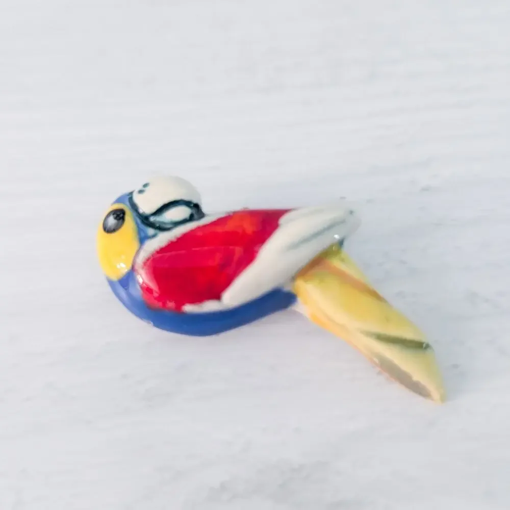 Vintage Brooch / Vintage Pin Ceramic Bird / Parrot Brooch